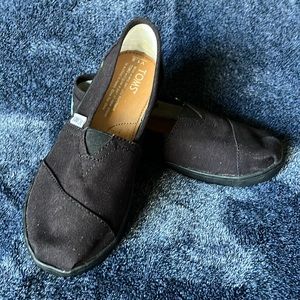 Toms black alpargatas, size 1.5 Youth